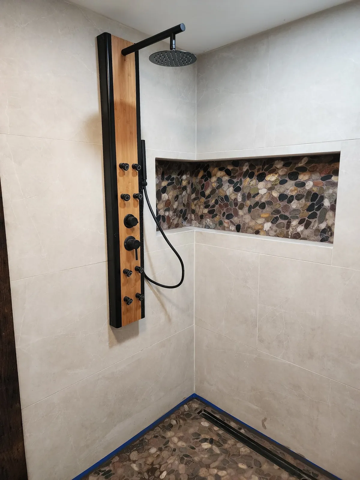 Rainfall shower & pebble niche